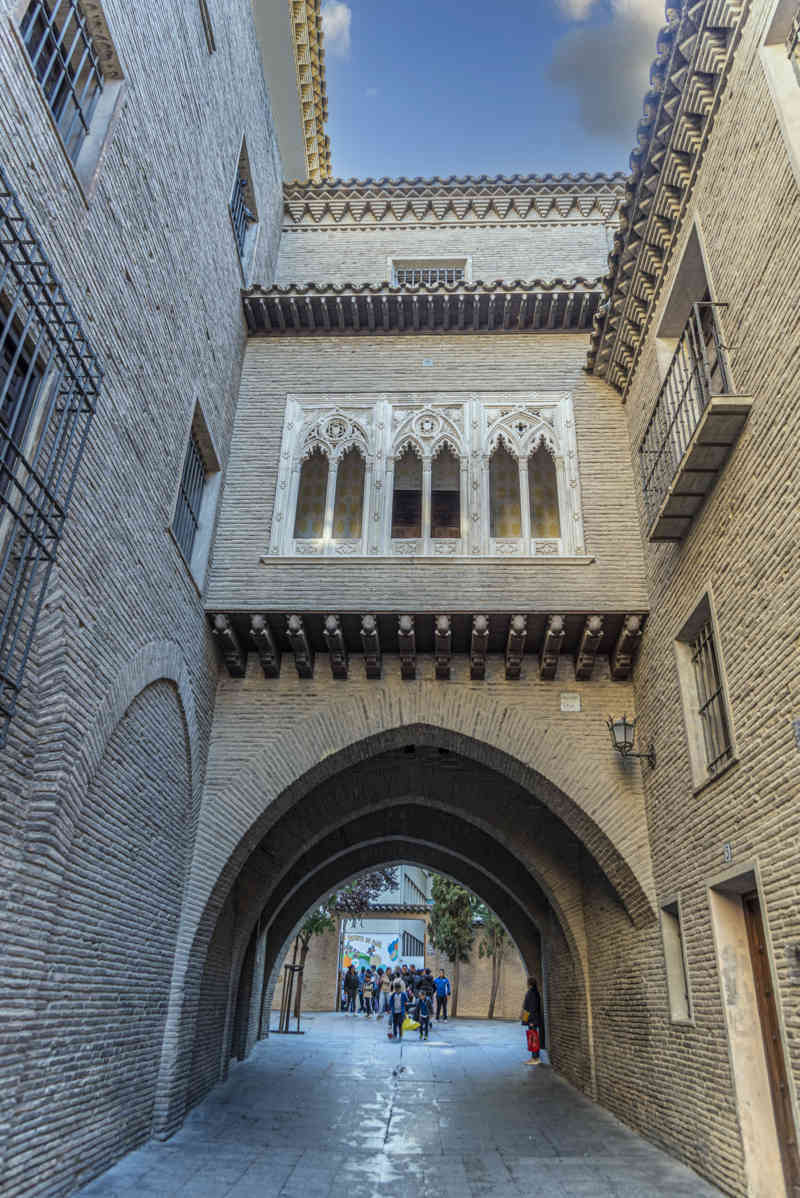 Zaragoza 066 - Arco de Dean.jpg